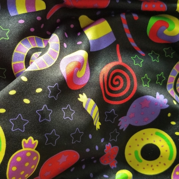 Sandy's fun clothes - Picture 3 of 11